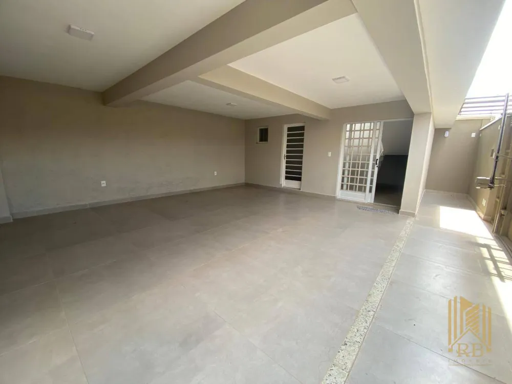 Casa, 4 quartos, 258 m² - Foto 2