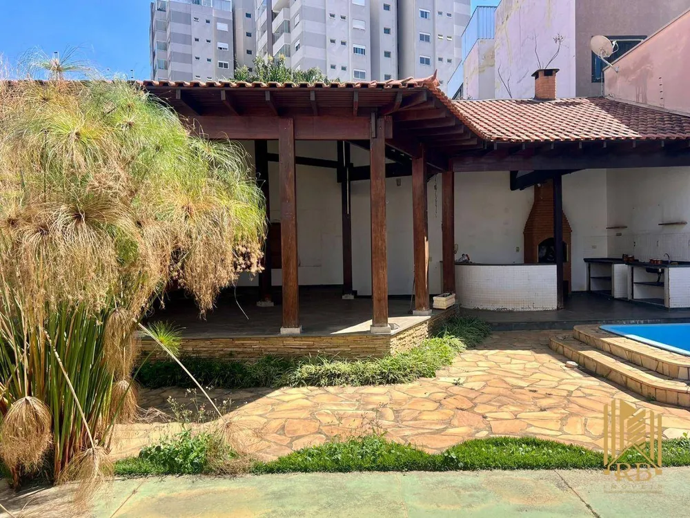 Casa, 5 quartos, 294 m² - Foto 2