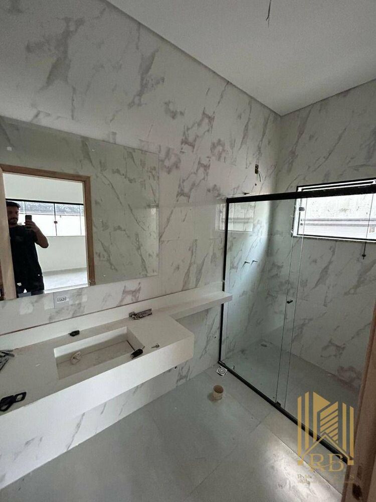 Casa à venda com 3 quartos, 126m² - Foto 1