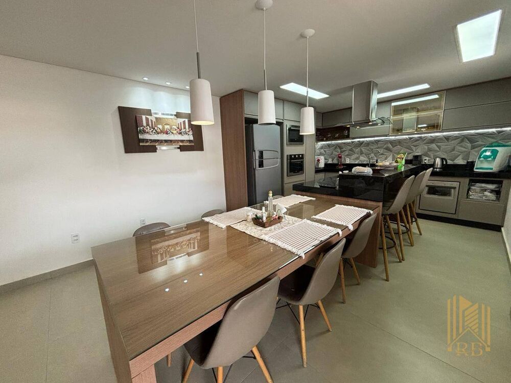 Casa, 3 quartos, 184 m² - Foto 1