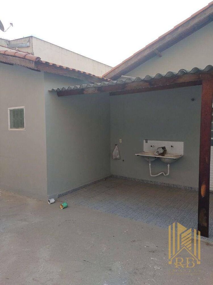 Casa à venda com 2 quartos, 80m² - Foto 1