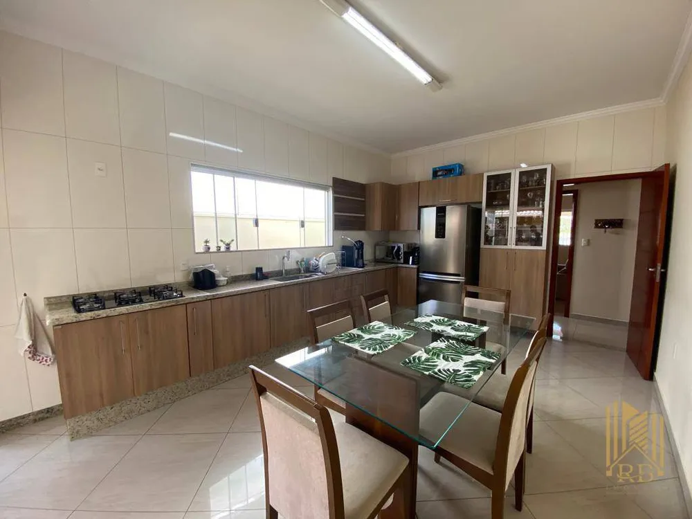 Casa, 3 quartos, 190 m² - Foto 1