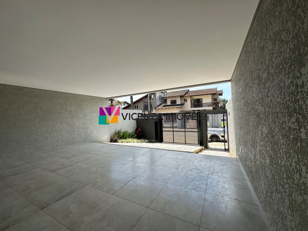 Casa à venda com 3 quartos, 193m² - Foto 1