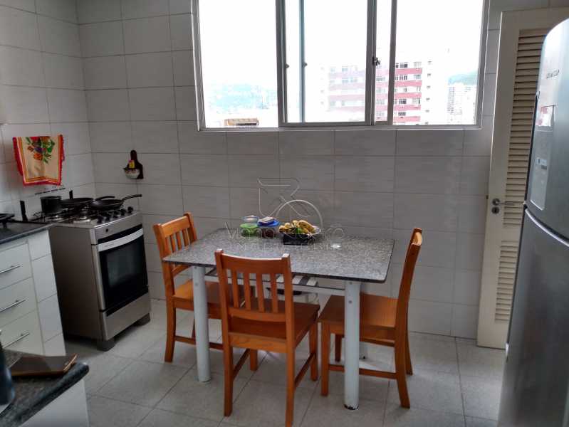 Apartamento à venda com 4 quartos, 180m² - Foto 10