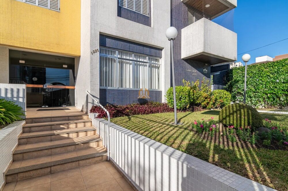 Apartamento à venda com 3 quartos, 122m² - Foto 1