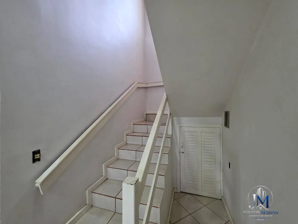 Casa, 6 quartos, 240 m² - Foto 10