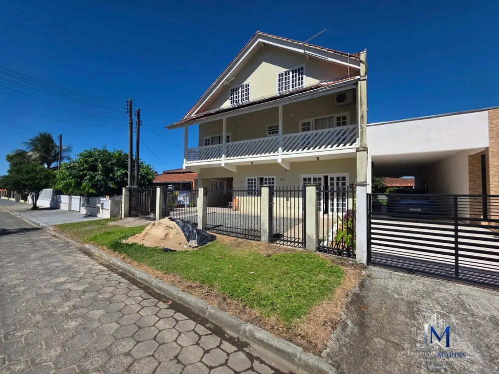Casa, 6 quartos, 240 m² - Foto 2