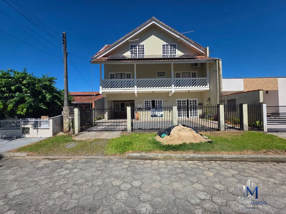 Casa, 6 quartos, 240 m² - Foto 1