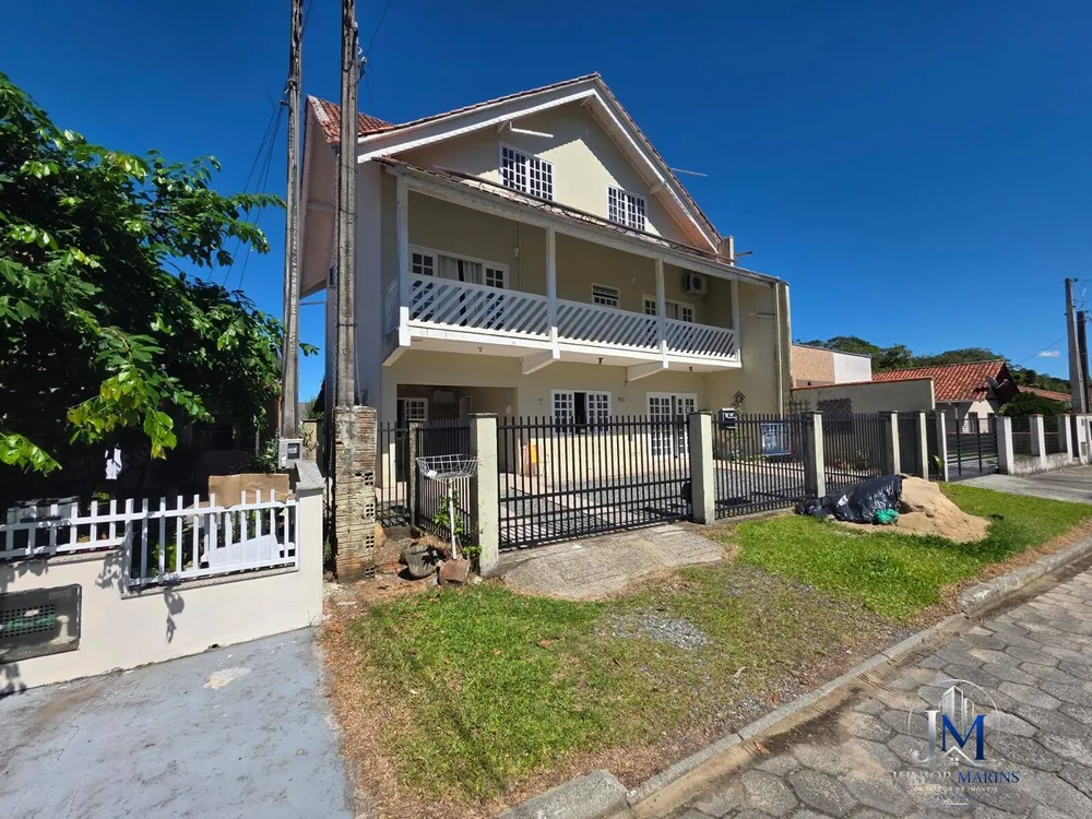 Casa, 6 quartos, 240 m² - Foto 3