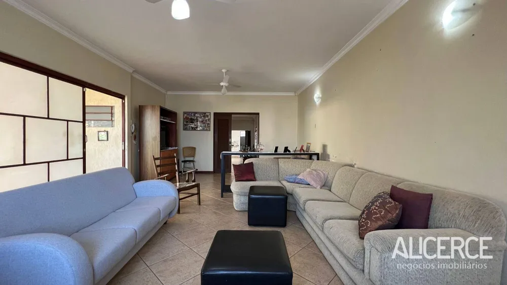 Casa, 3 quartos, 264 m² - Foto 1