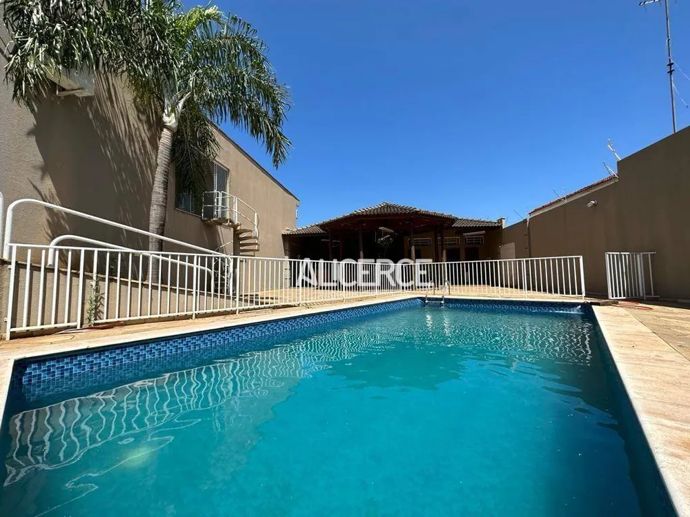 Casa, 3 quartos, 248 m² - Foto 1