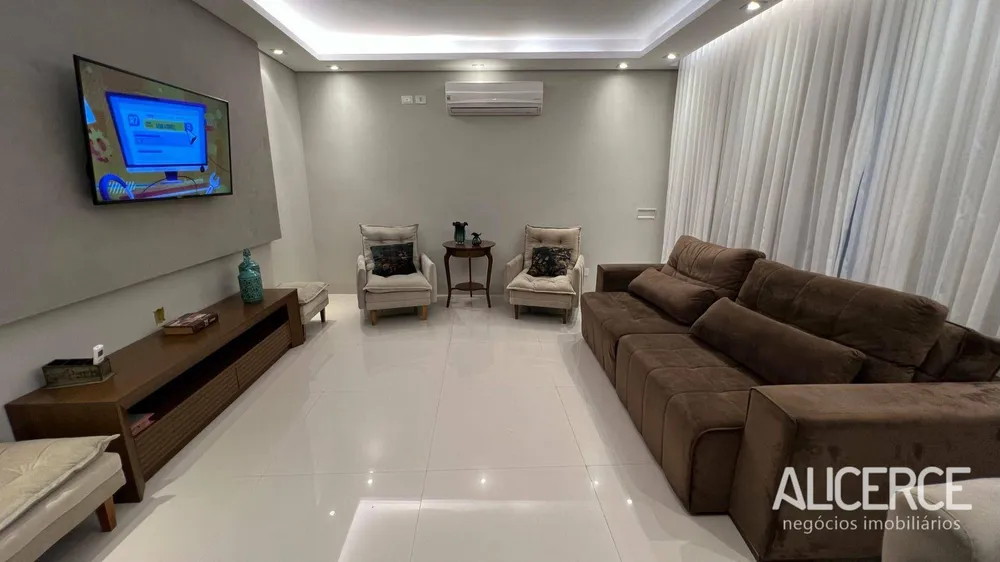 Casa, 3 quartos, 200 m² - Foto 2