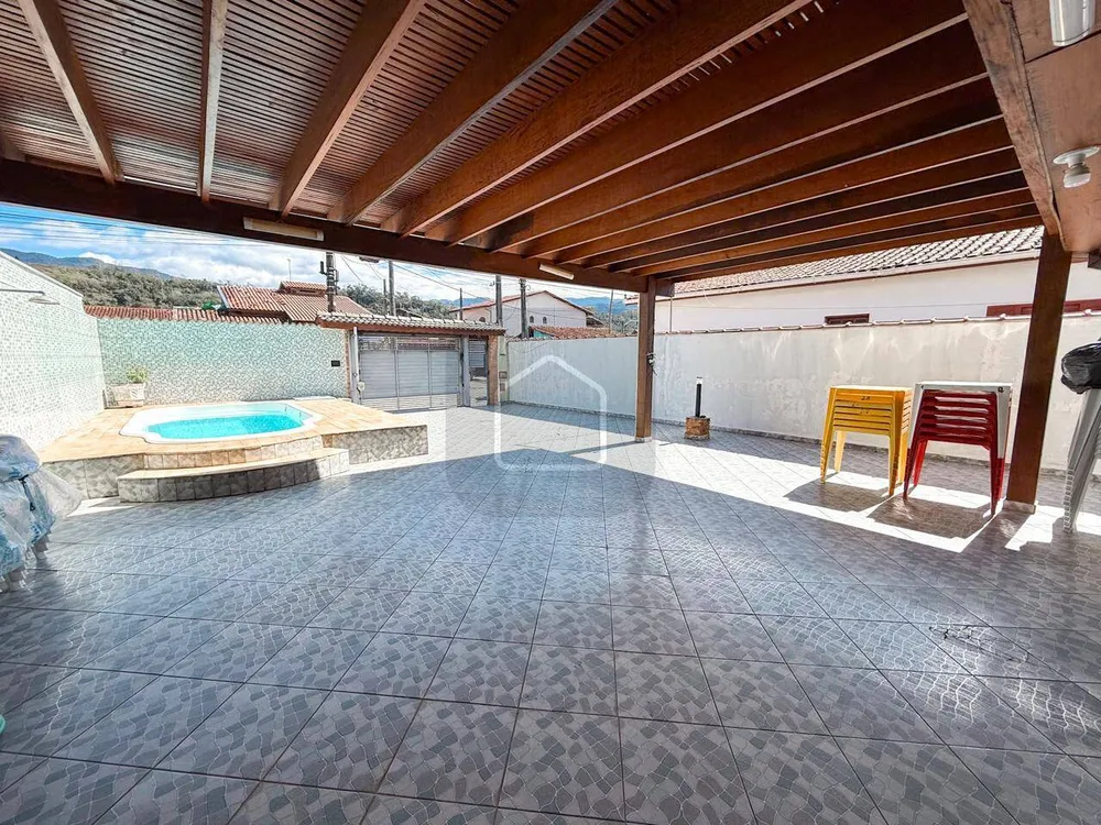 Casa, 4 quartos, 237 m² - Foto 1