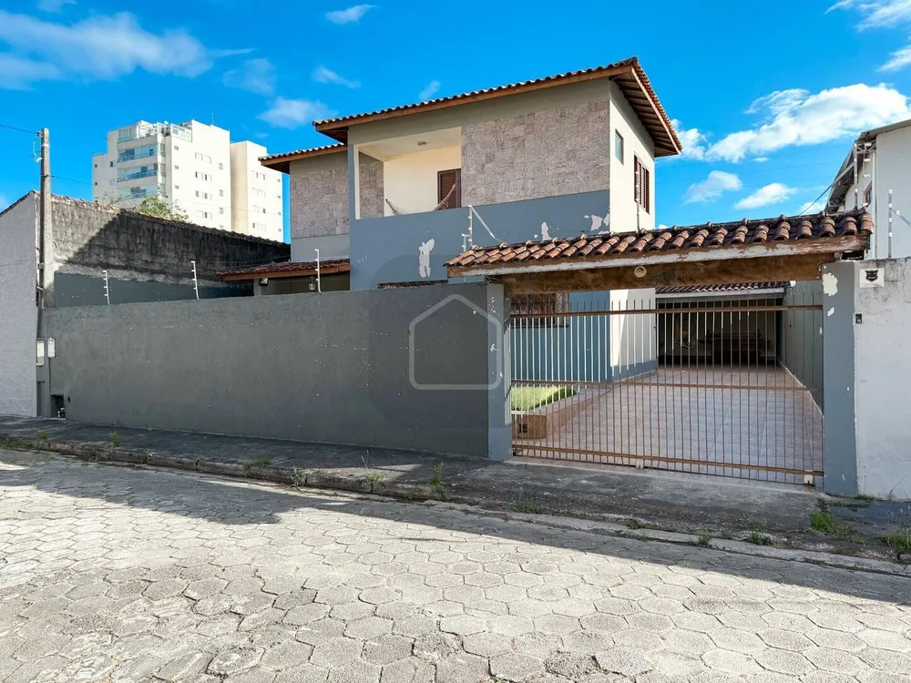 Casa, 3 quartos, 212 m² - Foto 2