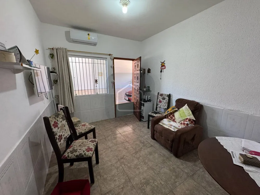 Casa, 6 quartos, 188 m² - Foto 1