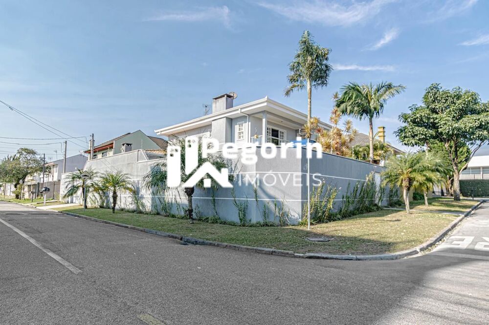 Casa à venda com 4 quartos, 344m² - Foto 1