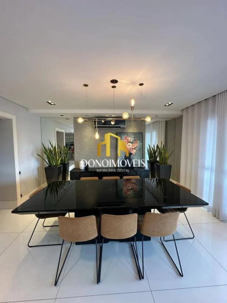 Apartamento, 3 quartos, 242 m² - Foto 1