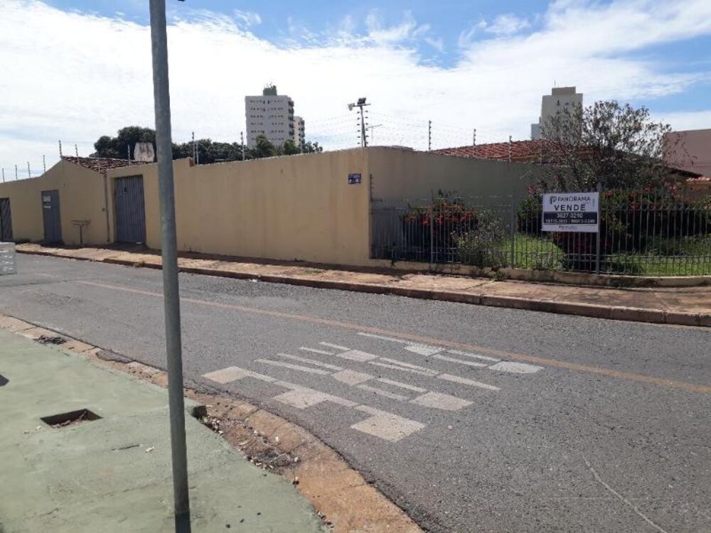 Casa à venda com 3 quartos, 300m² - Foto 2