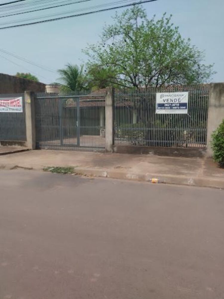 Casa à venda com 3 quartos, 246m² - Foto 1