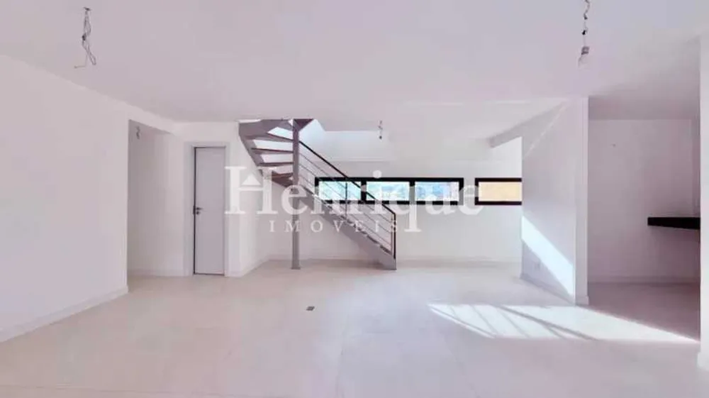 Cobertura, 3 quartos, 243 m² - Foto 4