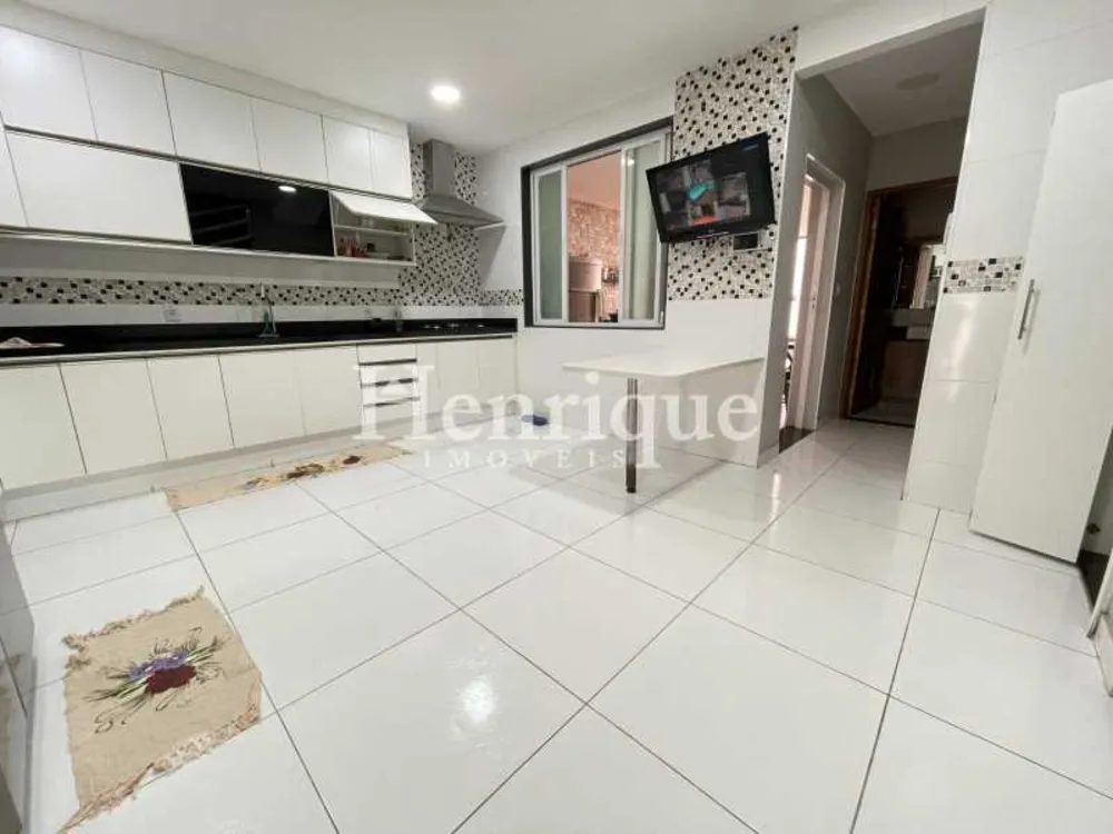 Casa, 4 quartos, 228 m² - Foto 2