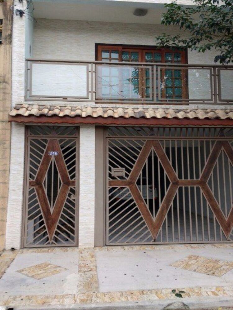 Sobrado à venda com 3 quartos, 200m² - Foto 1