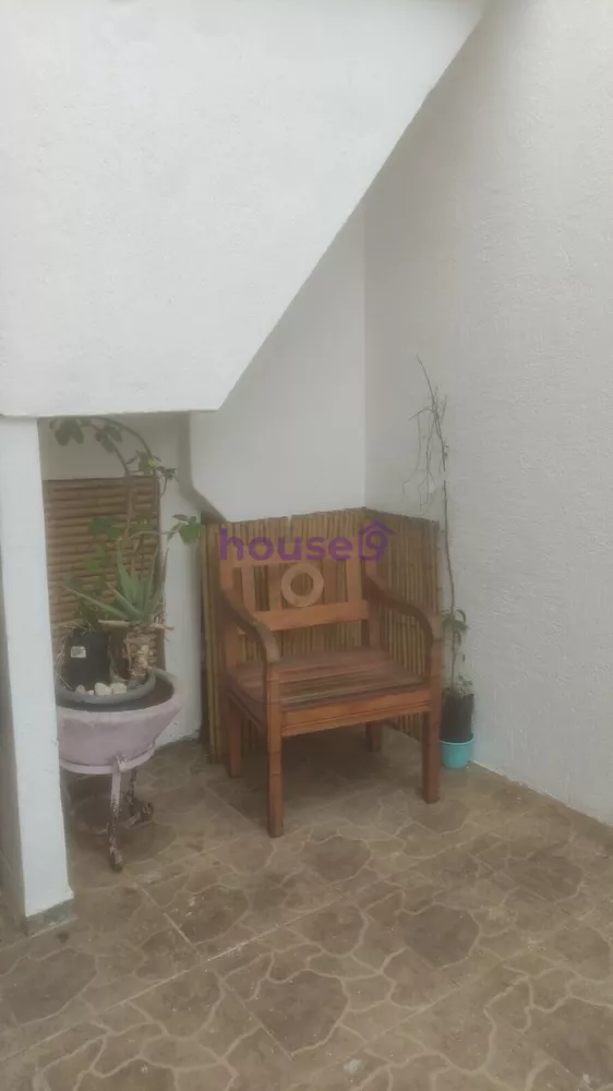 Casa para alugar com 3 quartos, 220m² - Foto 2