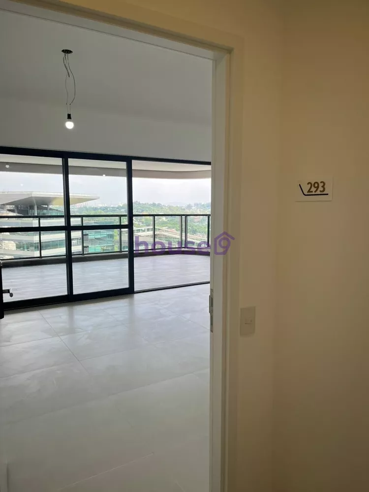 Apartamento à venda com 4 quartos, 227m² - Foto 1