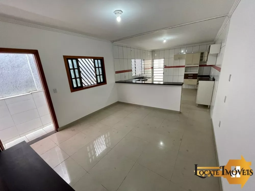 Casa à venda com 2 quartos, 100m² - Foto 1