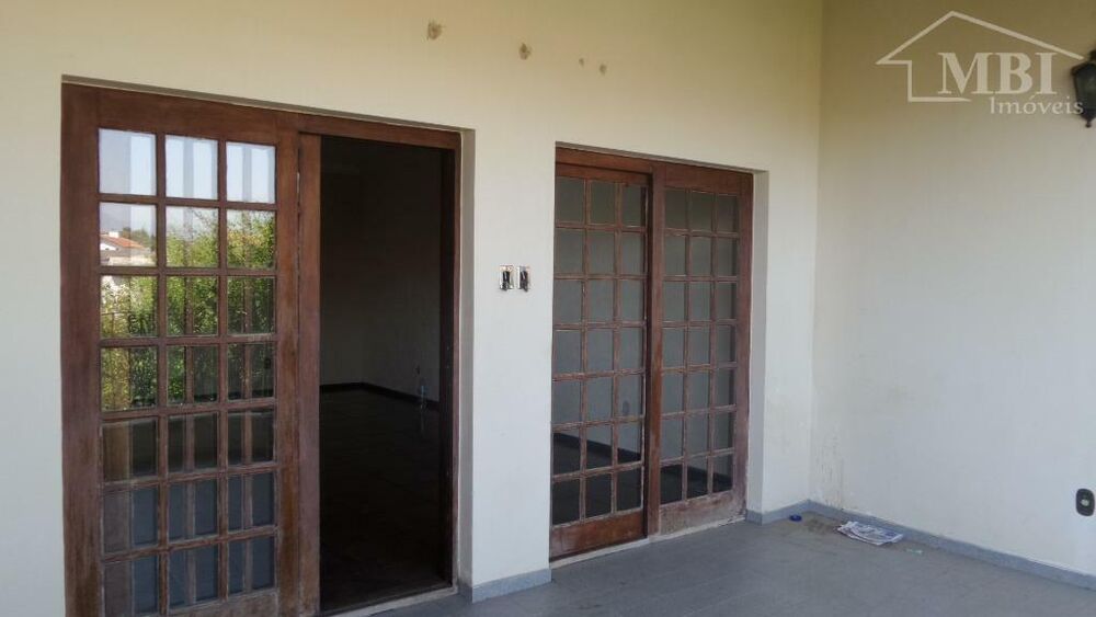 Sobrado à venda com 3 quartos, 300m² - Foto 2