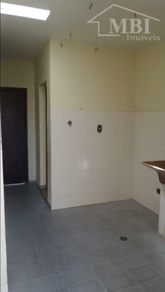 Sobrado à venda com 3 quartos, 300m² - Foto 4