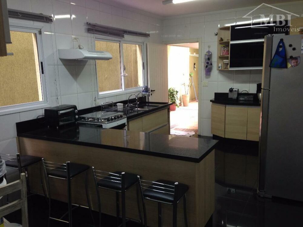 Sobrado à venda com 4 quartos, 170m² - Foto 2