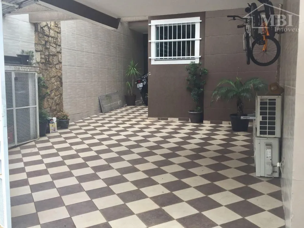 Casa, 3 quartos, 242 m² - Foto 1