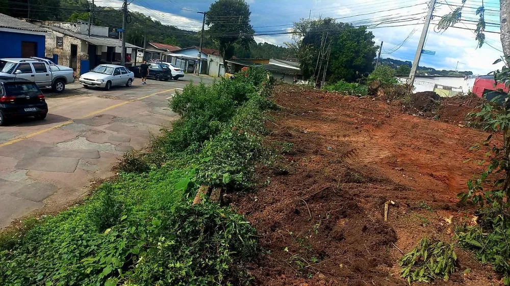 Terreno à venda com 1 quarto, 120m² - Foto 9