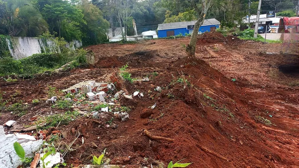 Terreno à venda com 1 quarto, 120m² - Foto 8