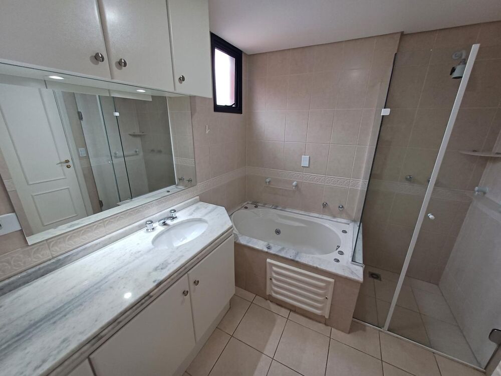 Apartamento para alugar com 3 quartos, 133m² - Foto 10
