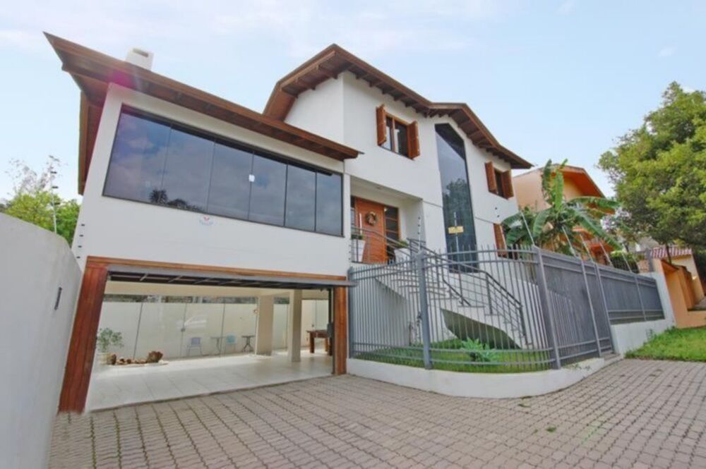 Casa, 4 quartos, 240 m² - Foto 1