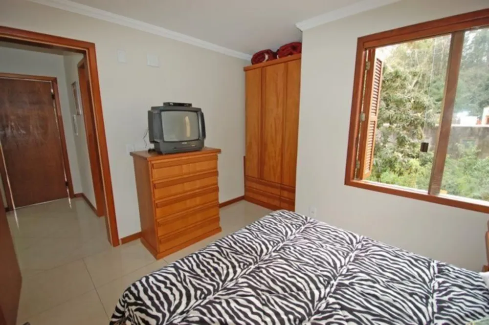 Casa, 4 quartos, 240 m² - Foto 6