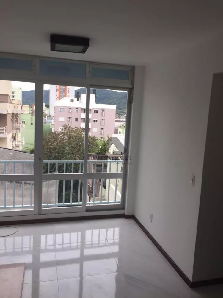 Apartamento à venda com 2 quartos, 77m² - Foto 2