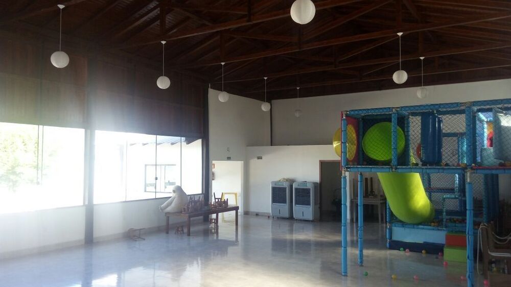 Casa à venda com 4 quartos, 209m² - Foto 2