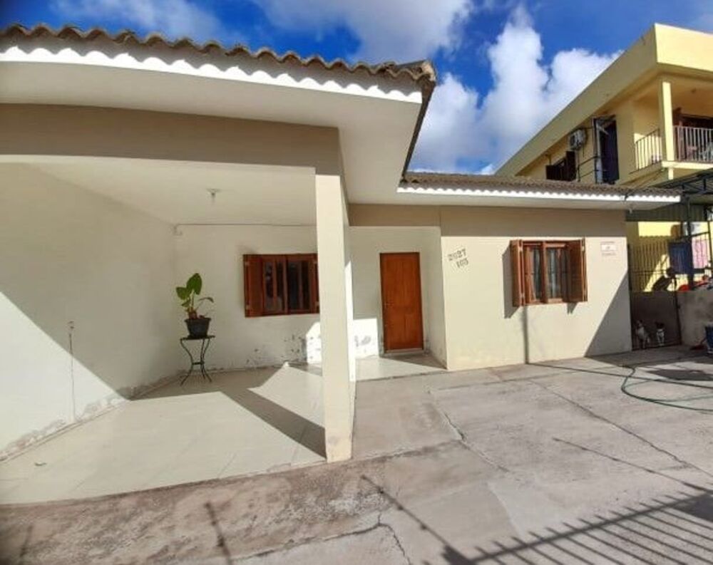 Casa à venda com 2 quartos, 84m² - Foto 1