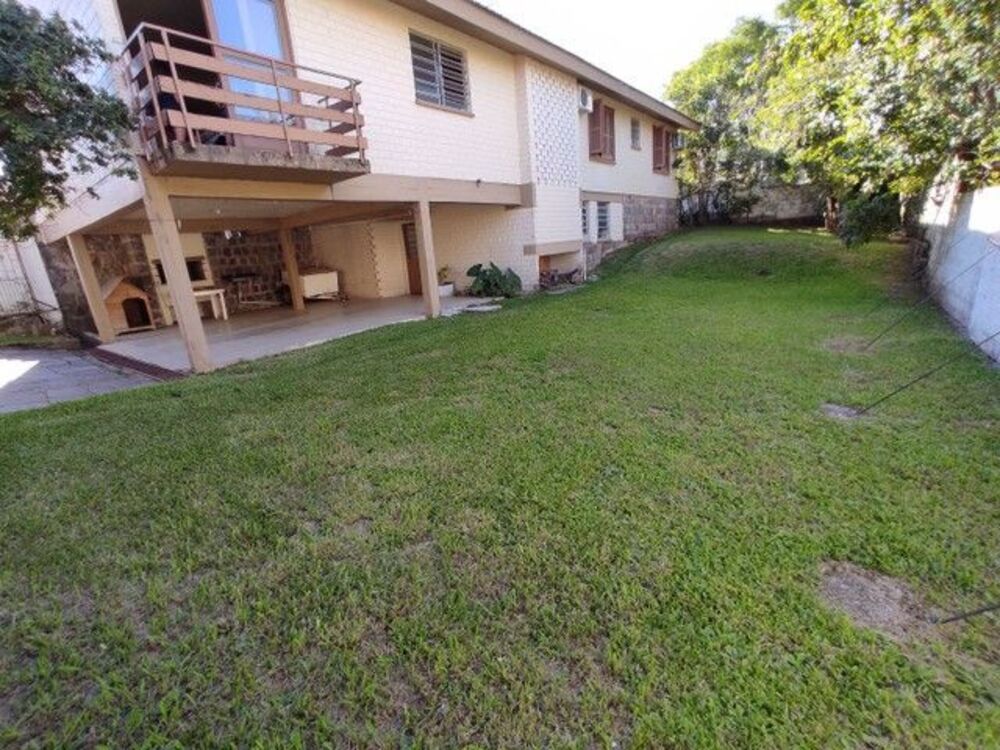 Casa, 4 quartos, 240 m² - Foto 1