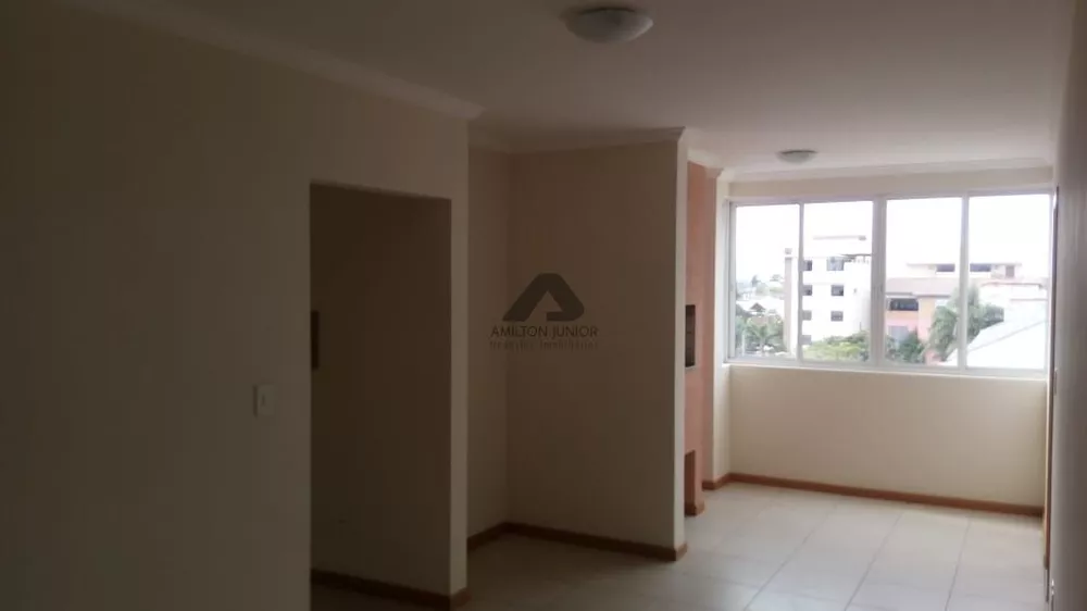 Apartamento à venda com 3 quartos, 93m² - Foto 2