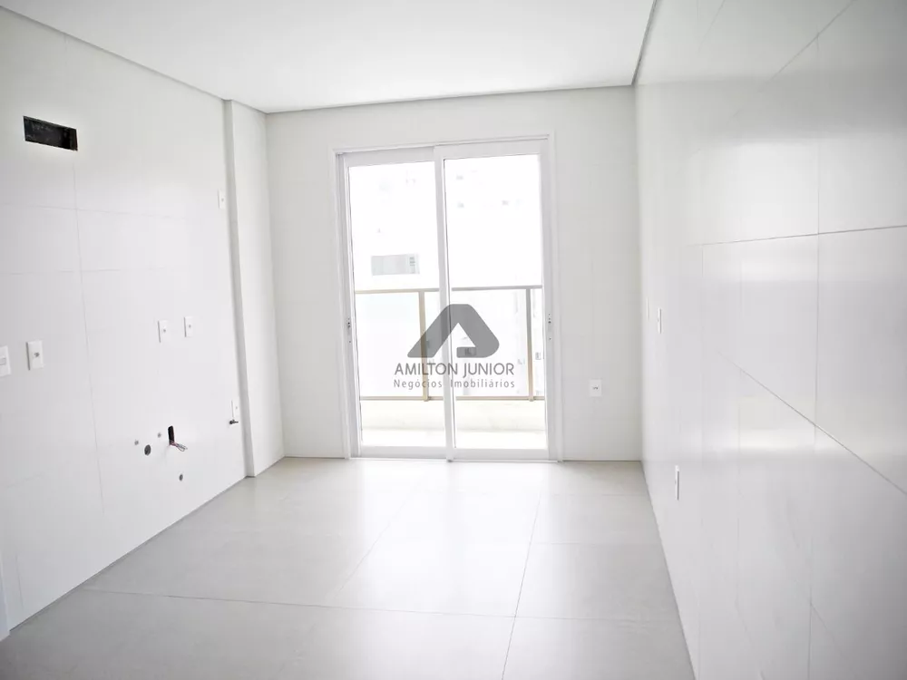 Apartamento à venda com 3 quartos, 221m² - Foto 6