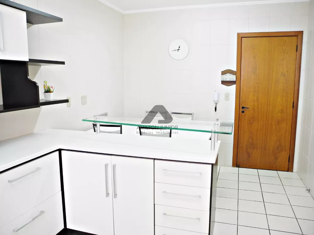 Apartamento à venda com 3 quartos, 173m² - Foto 3