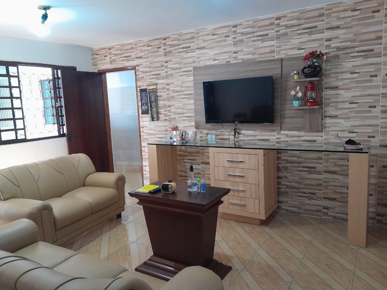 Casa à venda com 3 quartos, 100m² - Foto 1