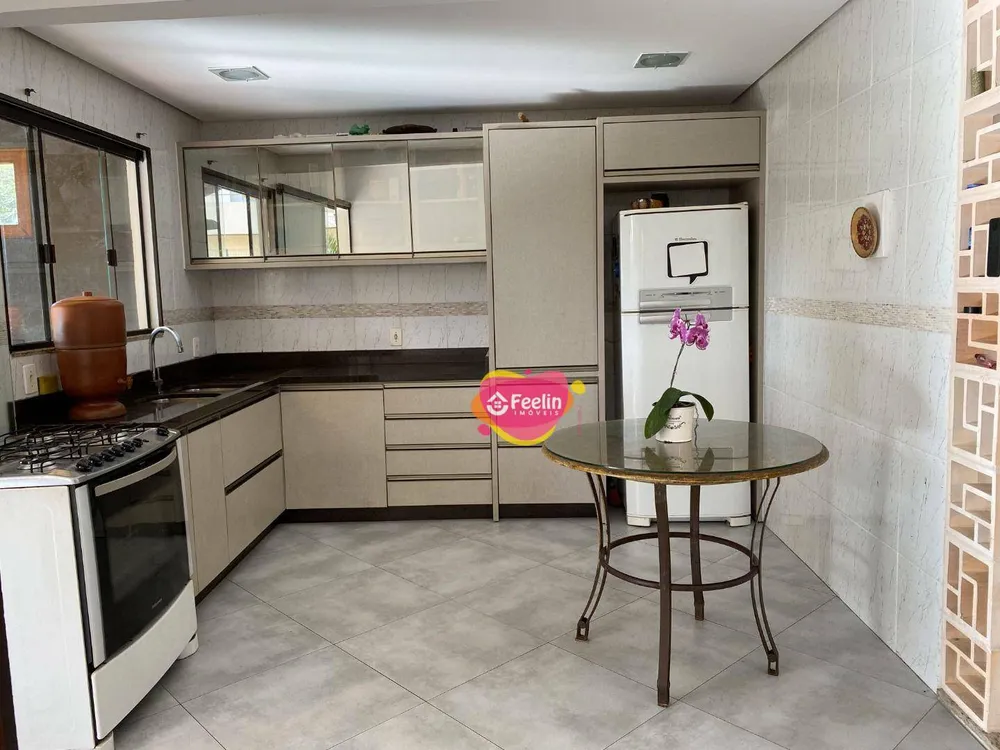 Casa, 6 quartos, 220 m² - Foto 4