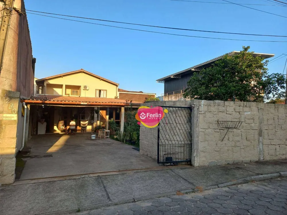 Casa, 5 quartos, 244 m² - Foto 1