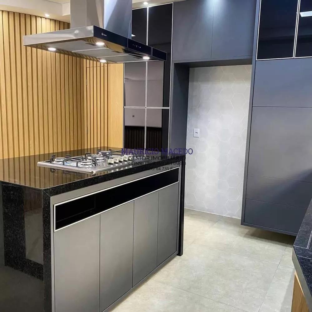 Casa à venda com 6 quartos, 750m² - Foto 4