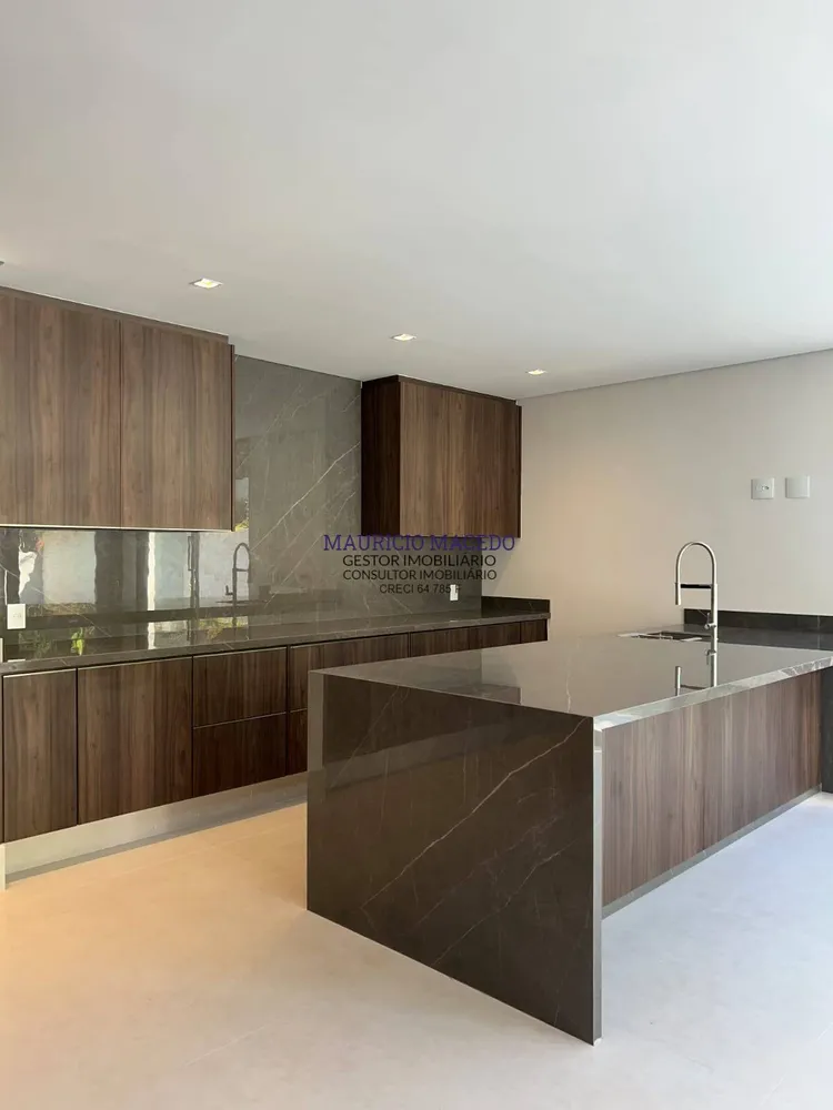Casa, 4 quartos, 640 m² - Foto 1